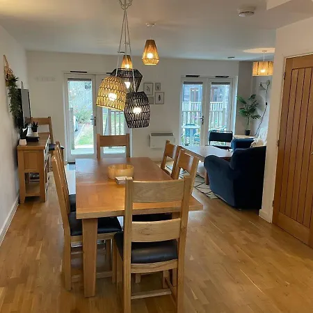 House 6 Goldcroft - Walk To Beach & Village, Pet-Friendly & Hottub Porthtowan Exterior photo