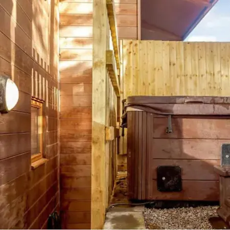 House 6 Goldcroft - Walk To Beach & Village, Pet-Friendly & Hottub Porthtowan Exterior photo