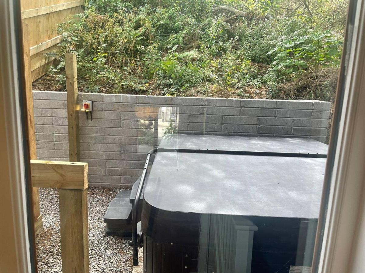 Holiday home House 6 Goldcroft - Walk To & Village, Pet-friendly & Hottub *