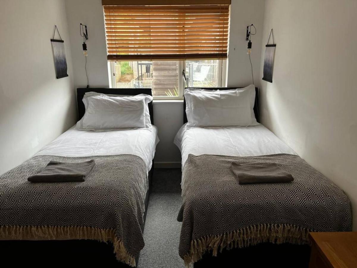House 6 Goldcroft - Walk To & Village, Pet-friendly & Hottub Holiday home Porthtowan