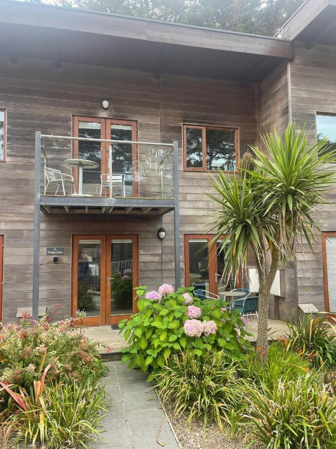 House 6 Goldcroft - Walk To & Village, Pet-friendly & Hottub *