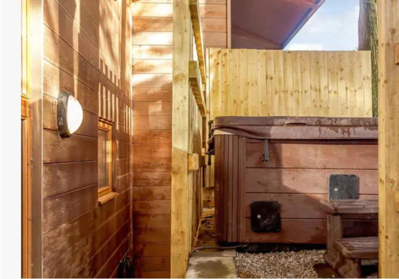 House 6 Goldcroft - Walk To & Village, Pet-friendly & Hottub Holiday home Porthtowan
